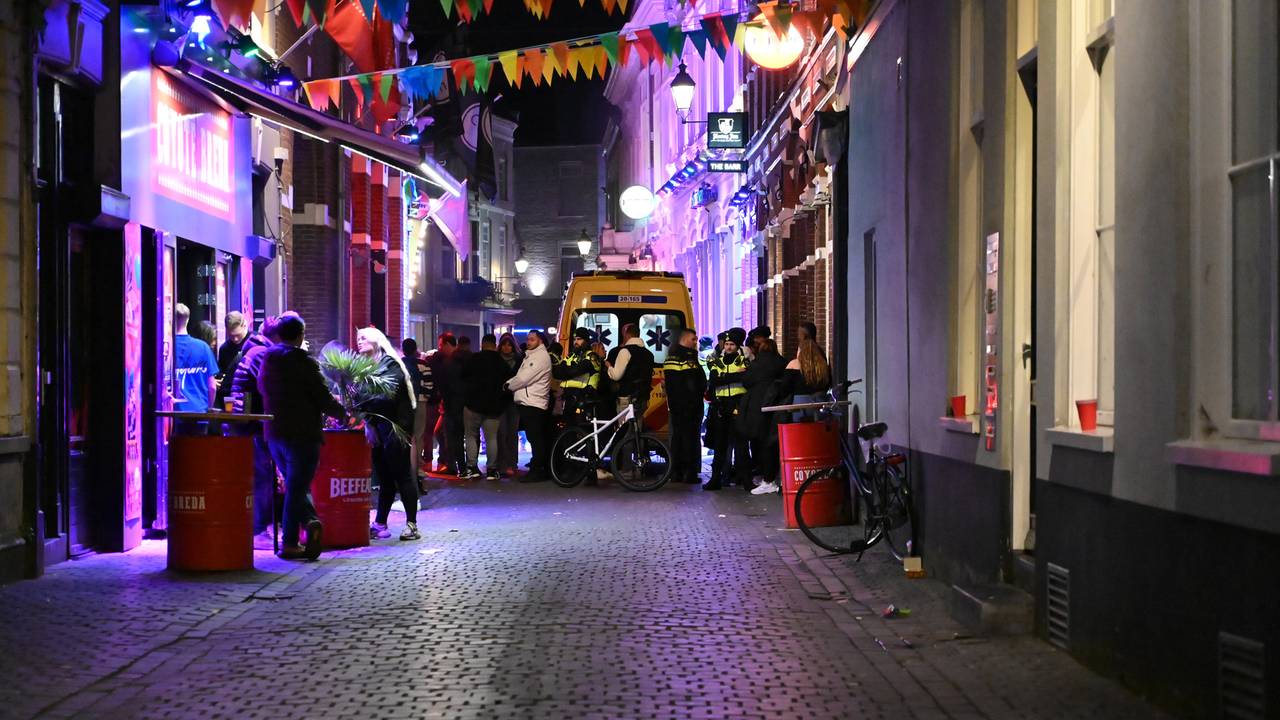 De steekpartij zou hebben plaatsgevonden in een horecagelegenheid aan de Vissersraat in Breda (foto: Perry Roovers/SQ Vision). 