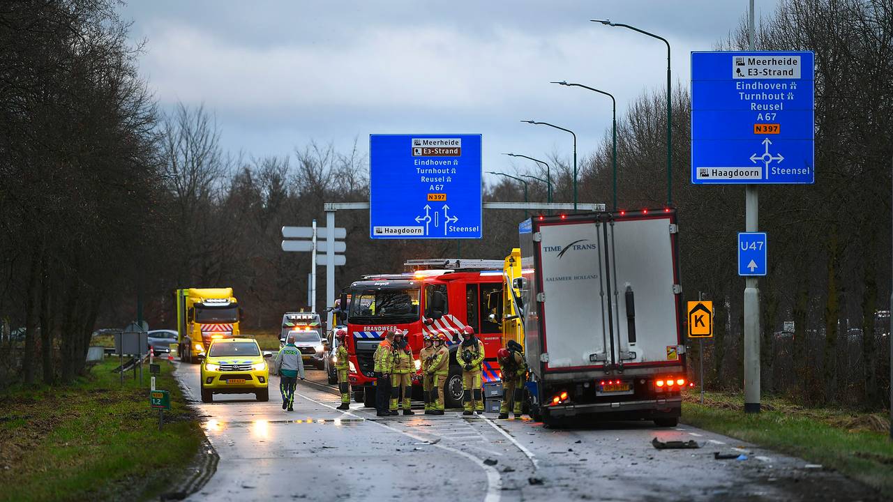 De weg is voorlopig dicht (foto: Rico Vogels/SQ Vision).