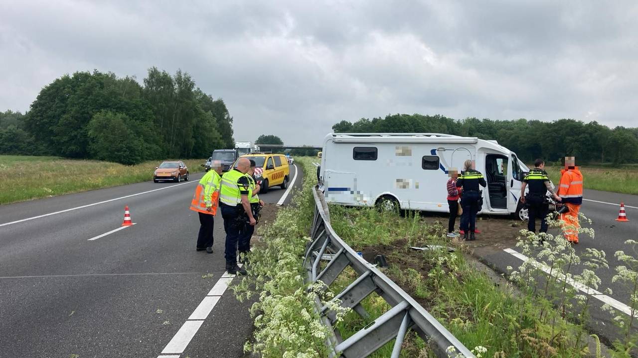 Het ongeluk  op de A73 leidde tot een file vanaf Boxmeer (foto: X/Rijkswaterstaat Verkeersinformatie).