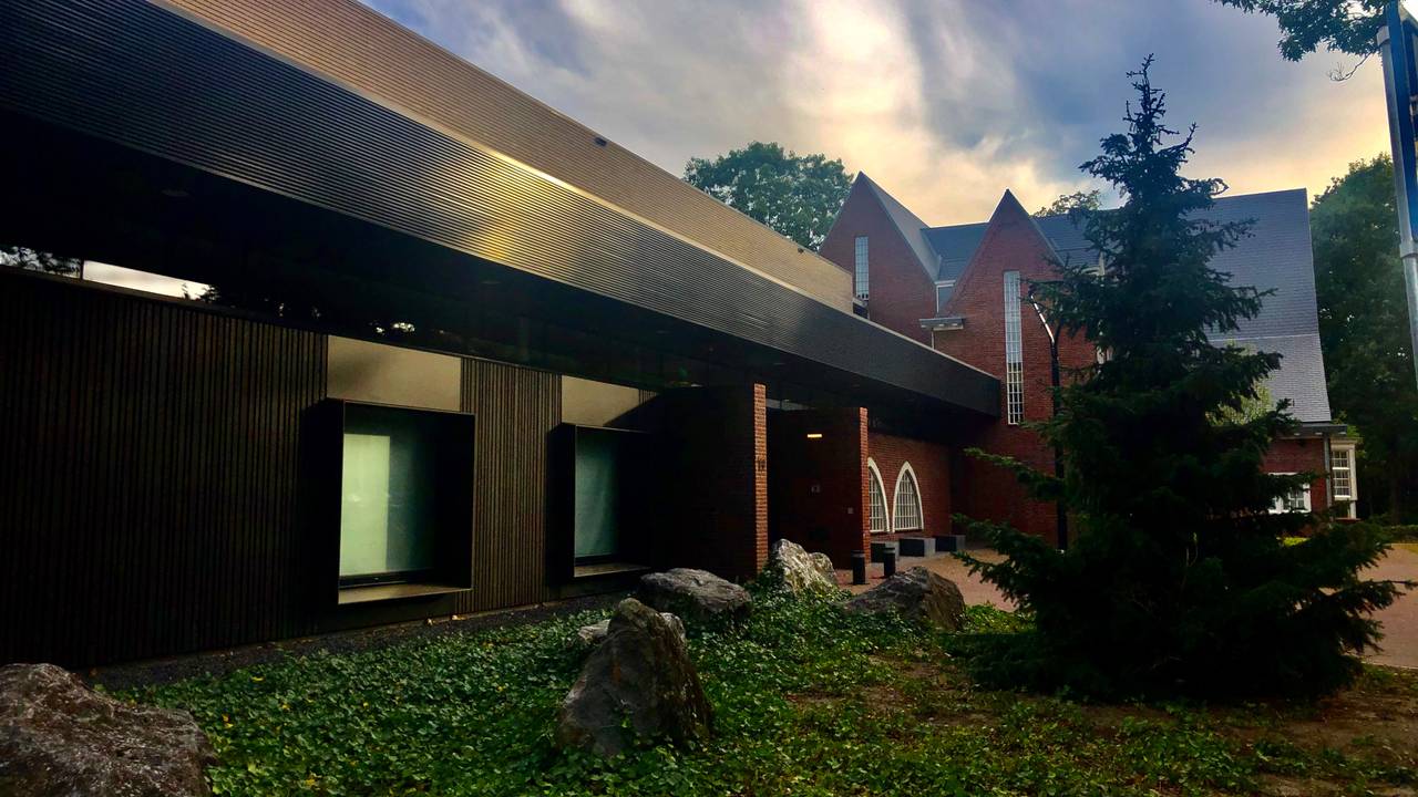 Het gemeentehuis in Waalre (foto: Tonnie Vossen)