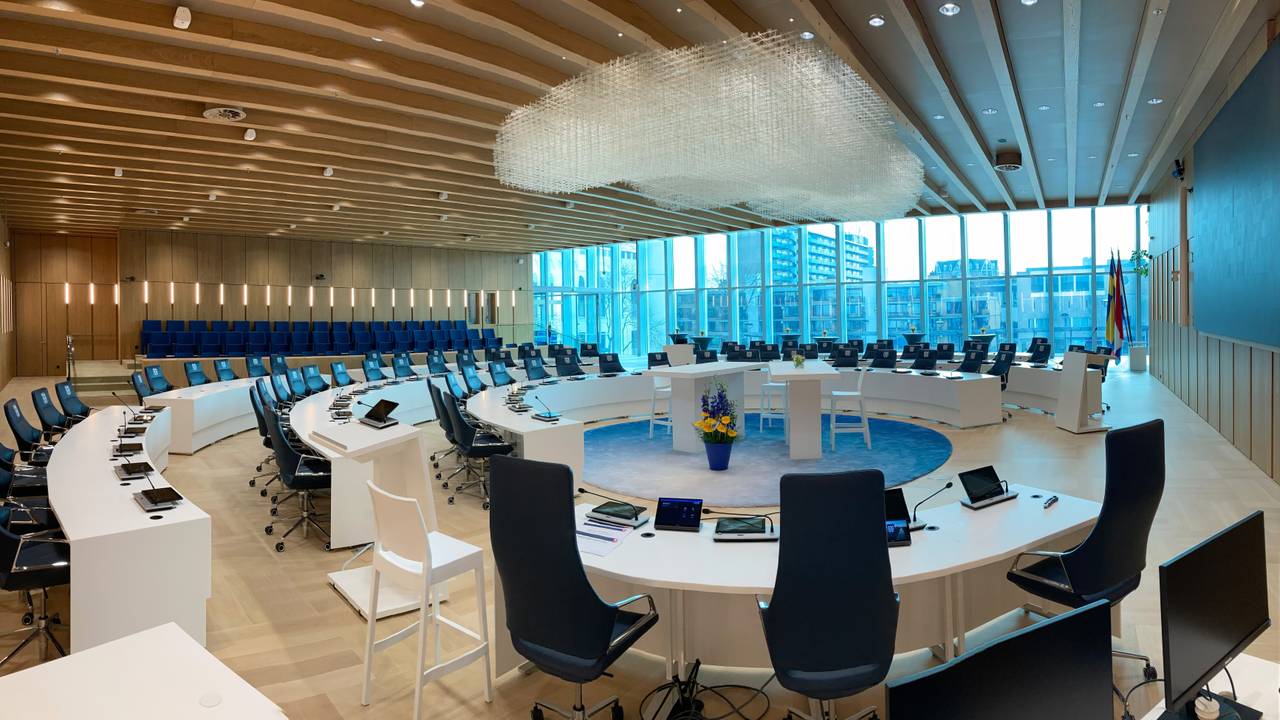 De raadszaal in het gemeentehuis in Tilburg (Foto: Omroep Brabant)