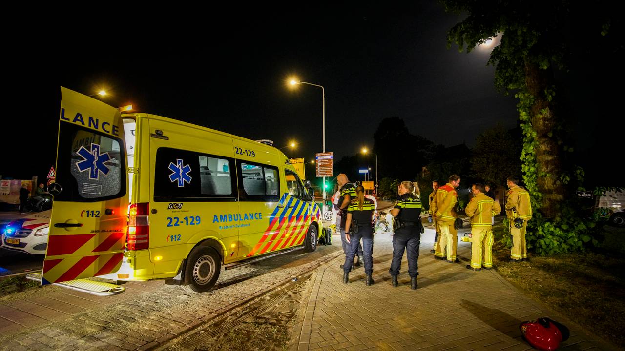 snorfietser zwaargewond na botsing • brand verwoest restaurant.