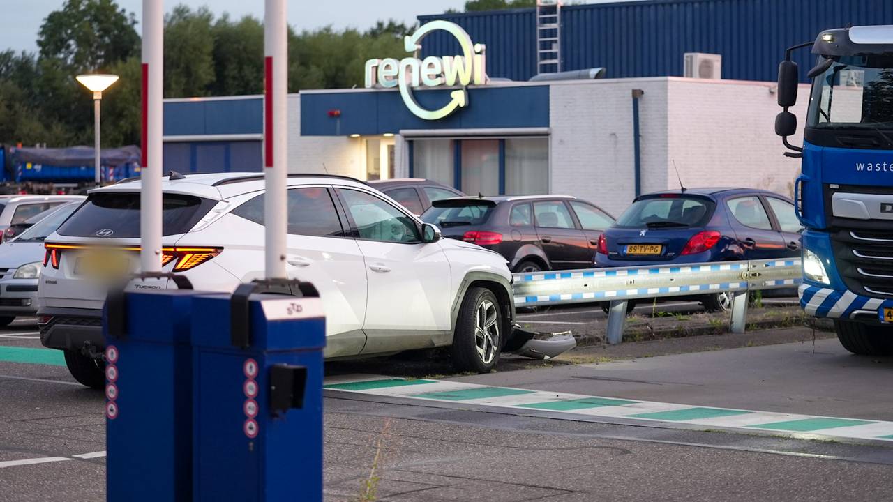 Het ongeluk gebeurde op de Dommelstraat in Oss (foto: Gabor Heeres/SQ Vision).