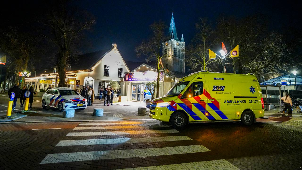 Meerdere hulpdiensten bij de feesttent in Son.