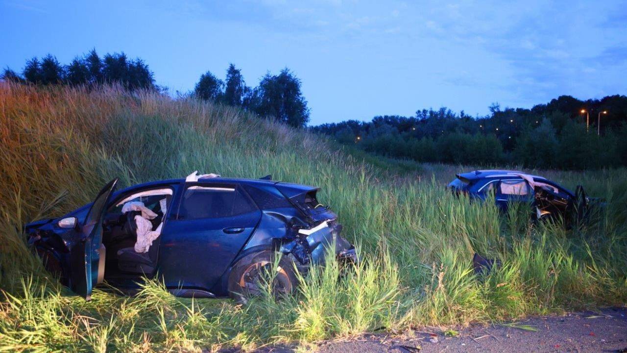 Drie Gewonden Bij Ongeluk Met Twee Auto's Op A2, Drie Kinderen ...