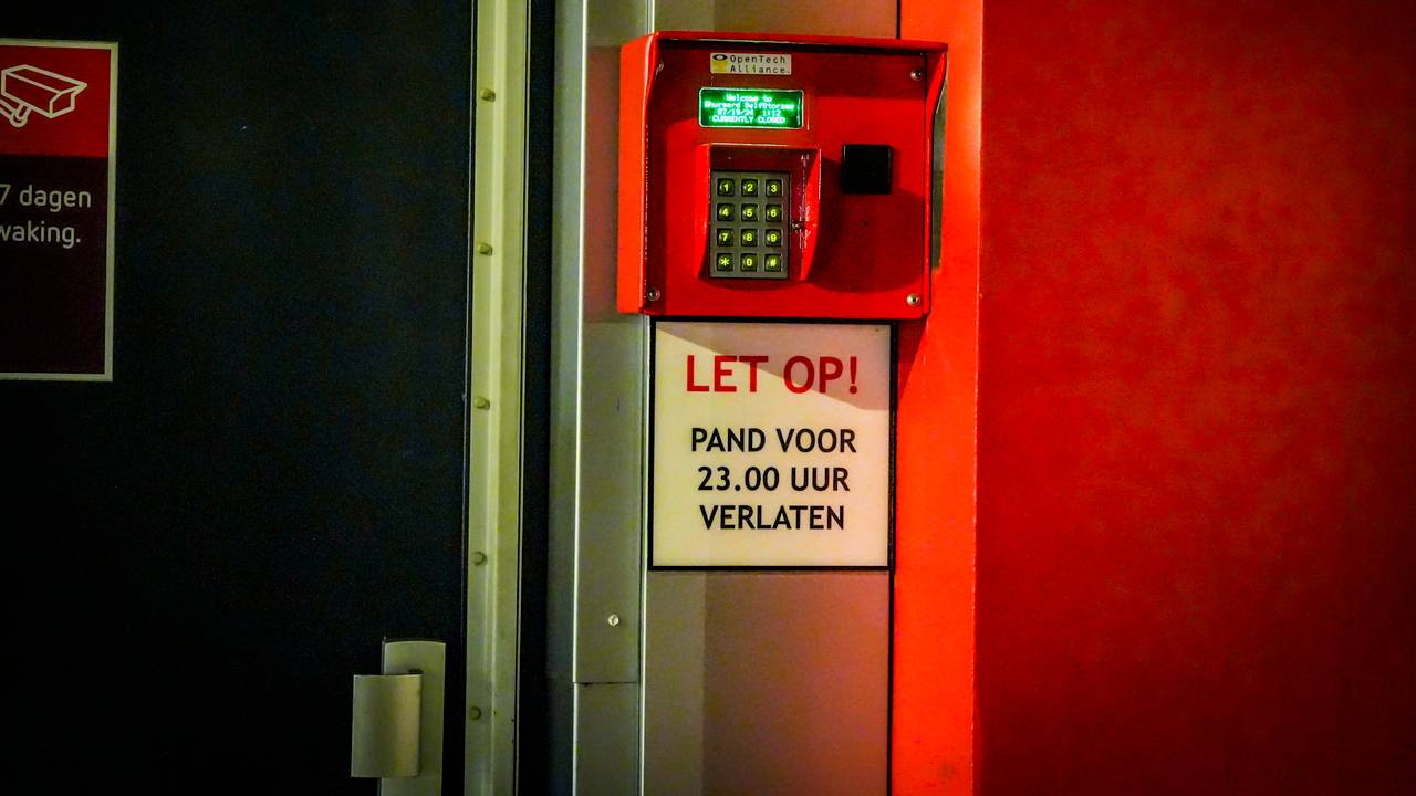 Toen de man het Shurgardgebouw wilden verlaten was het een uur 's nachts en gebruikers moeten het gebouw uiterlijk elf uur verlaten (foto: SQ Vision).