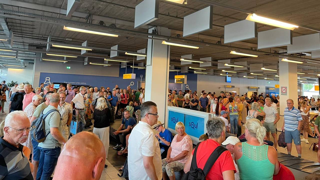 Un avertissement d’orage provoque le “chaos” à l’aéroport d’Eindhoven