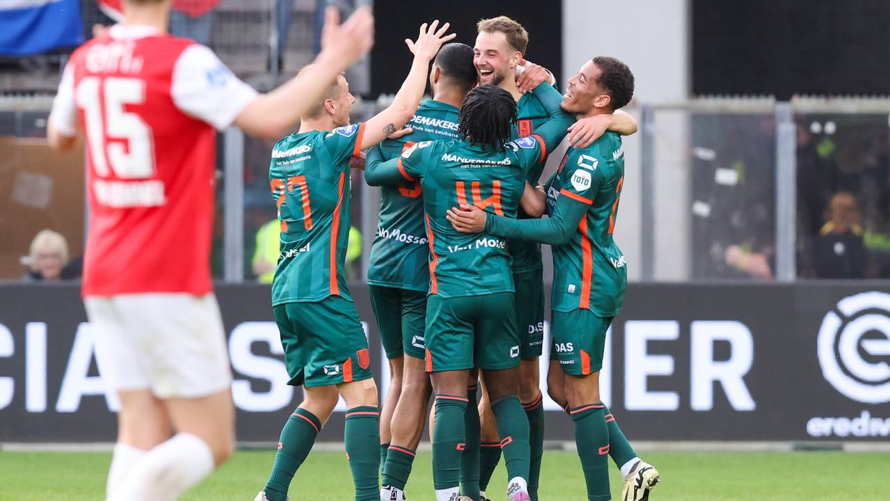 RKC Waalwijk gives away a 0-2 lead to AZ and loses unnecessarily