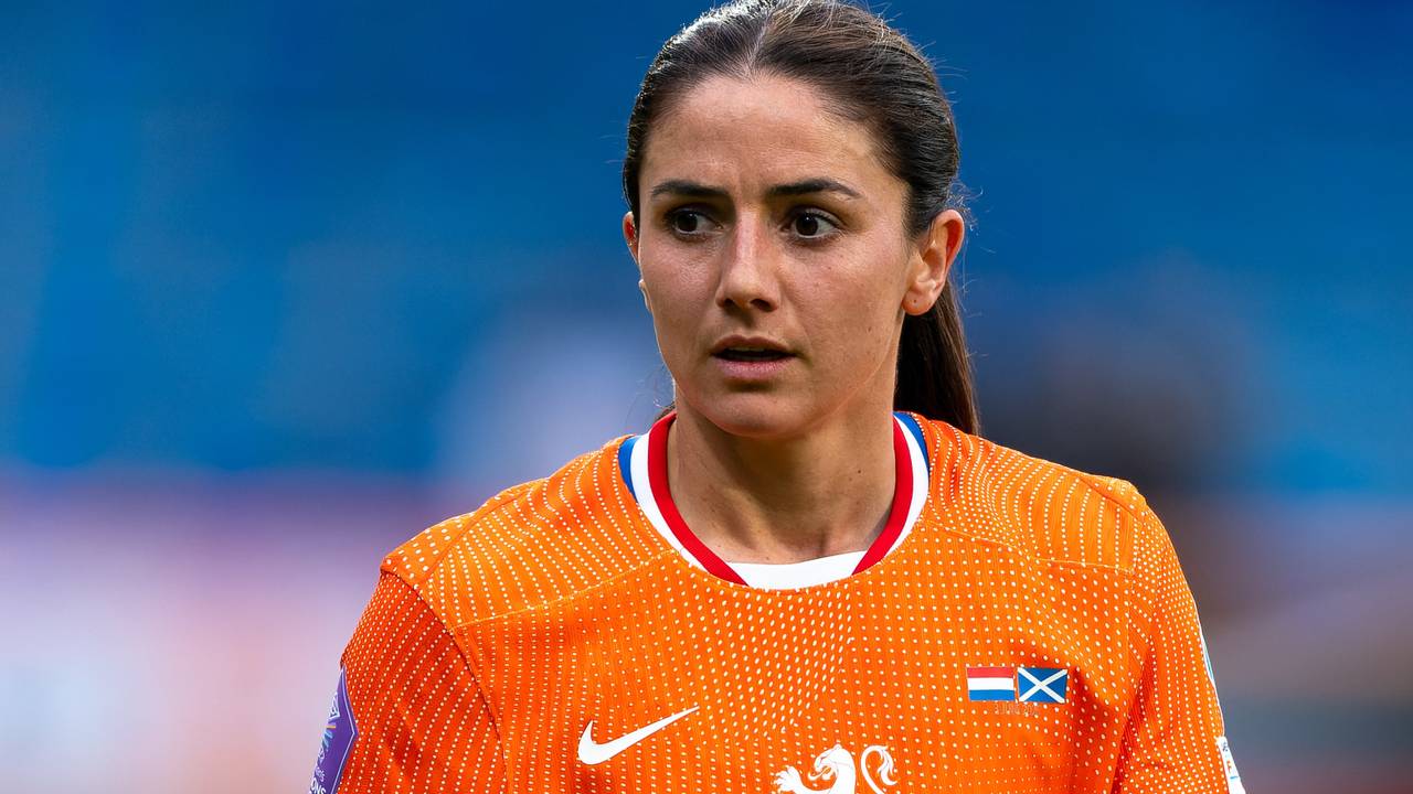 Daniëlle van de Donk tijdens de wedstrijd van Oranje tegen Schotland, begin juni 2025 (foto: Orange Pictures).