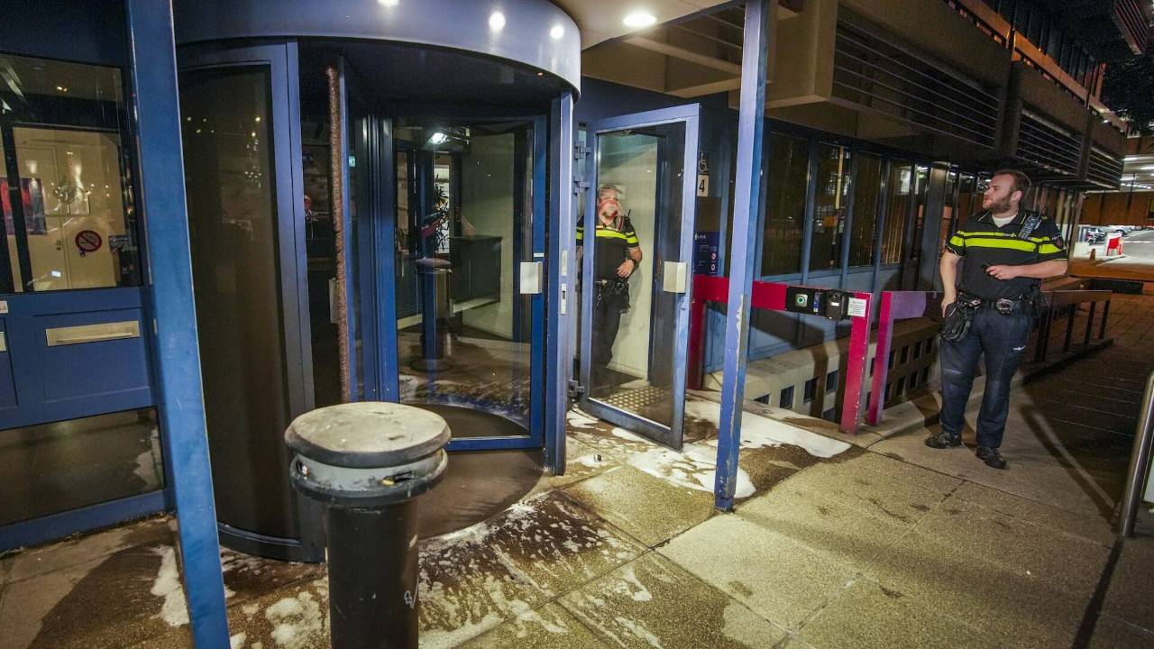 Arson at police station in Eindhoven, door entrance blackened