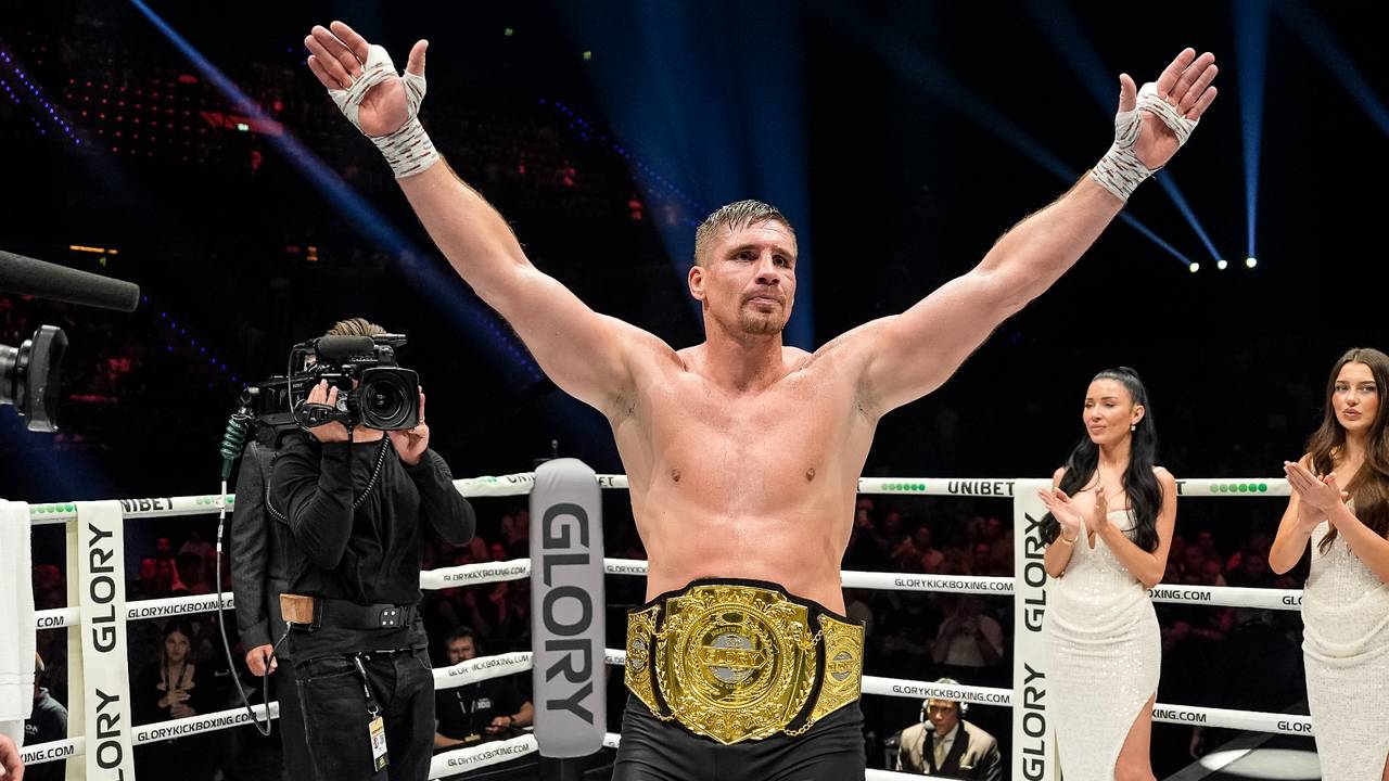 Rico Verhoeven blijft wereldkampioen (foto: GLORY, Alexis Goudeau).