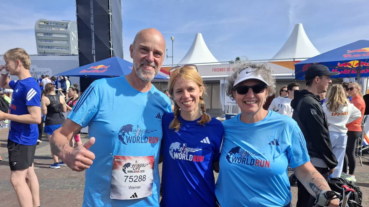 Werner Mertens (links) met zijn dochter en vrouw (foto: Leon Voskamp).