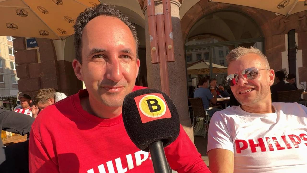 Jorrit en Matthijs op het terras in Leipzig (foto: Omroep Brabant).