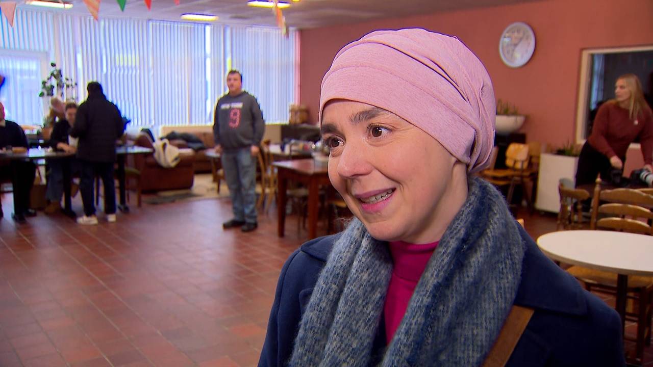 Esmah Lahlah stemde op een vrouw, maar op wie zegt ze niet.