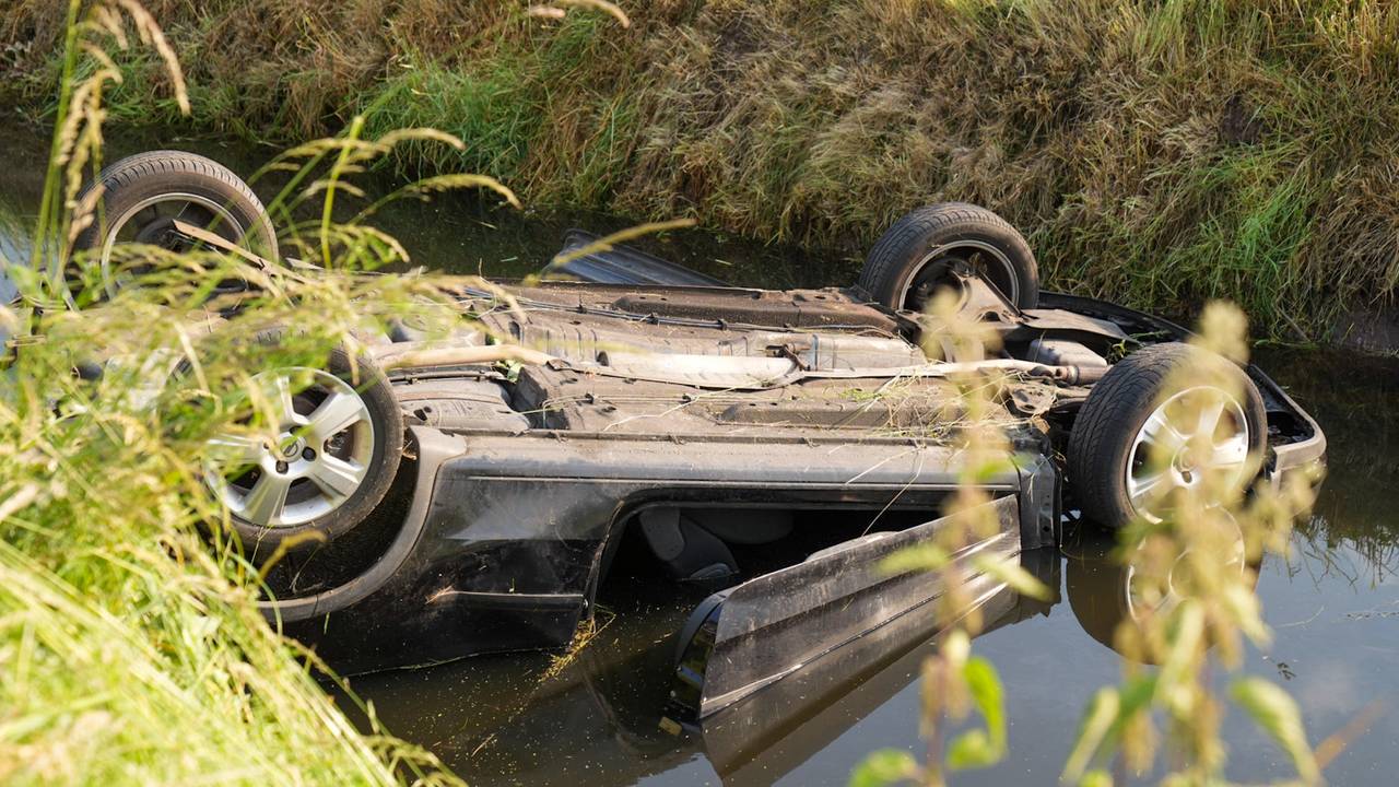 112-nieuws: Auto Op Zijn Kop In Sloot • Bermbranden In Gemonde - Omroep ...