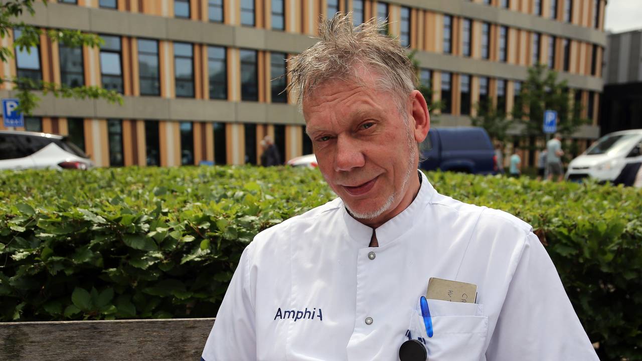 Harrie (61) duikt weer de schoolbanken in. (Foto: Karin Kamp)