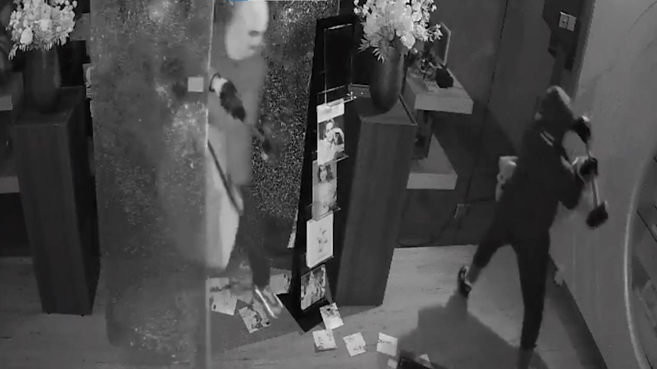 Inbrekers Slaan Juwelierszaak In Oisterwijk Kort En Klein Omroep