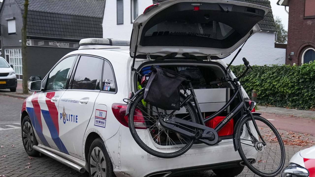 De fiets van de aangereden vrouw is door de politie naar haar huis gebracht (foto: Harrie Grijseels/SQ Vision).