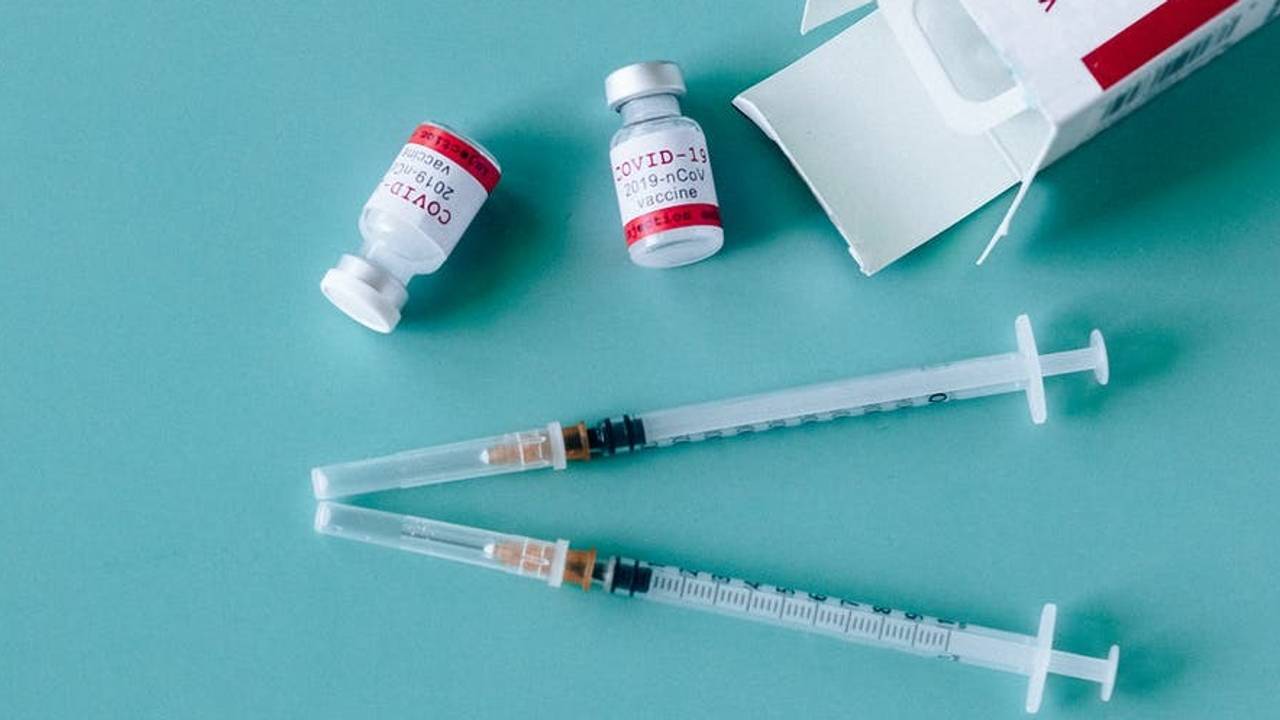 Ook gezonde jongeren kunnen een corona-vaccin krijgen (foto: Pexels).
