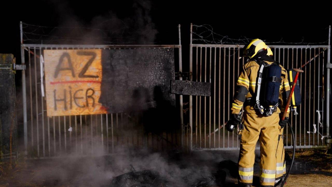 Bij het protest tegen het azc in Berlicum liep het uit de hand (foto: Bart Meesters/Persbureau Heitink).