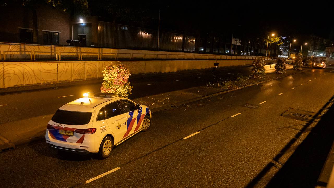 Het ongeluk gebeurde in de Burgemeester Freijterslaan in Roosendaal (foto: Christian Traets/SQ Vision).