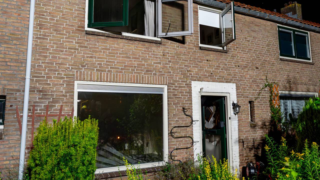 Het huis werd geventileerd om alle rook eruit te krijgen (foto: Jurgen Versteeg/SQ Vision).