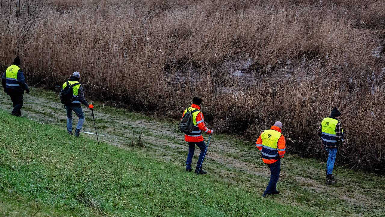 Er wordt gezocht langs het water, in een straal van zo'n 25 kilometer rond de plek waar de fiets van Yoran is gevonden (foto: Jack Brekelmans/SQ Vision).