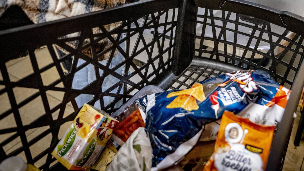 Man Caught Trying to Steal Over 600 Euros Worth of Groceries in Supermarket on Jan Heijnsstraat in Tilburg