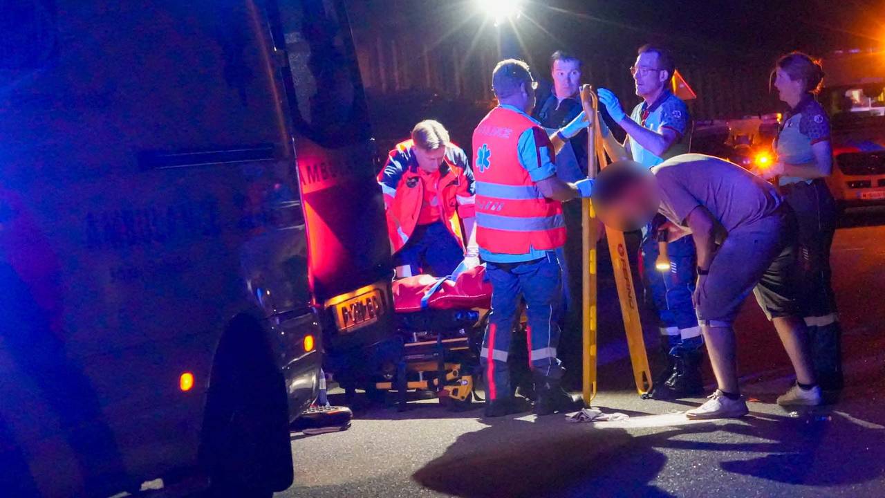 Man raakt zwaargewond na val met de fiets (Foto: Harrie Grijseels/SQ Vision)
