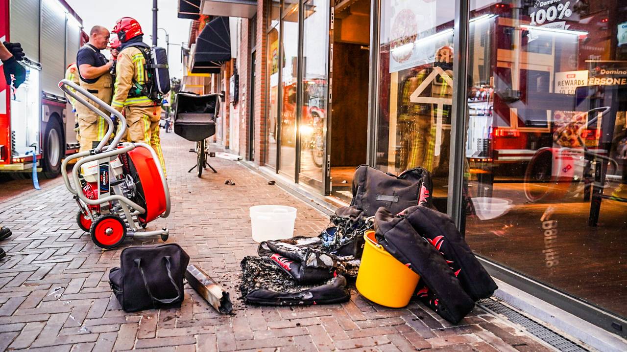 De accu lag op een stapel bezorgtassen (foto: Sem van Rijssel/SQ Vision)