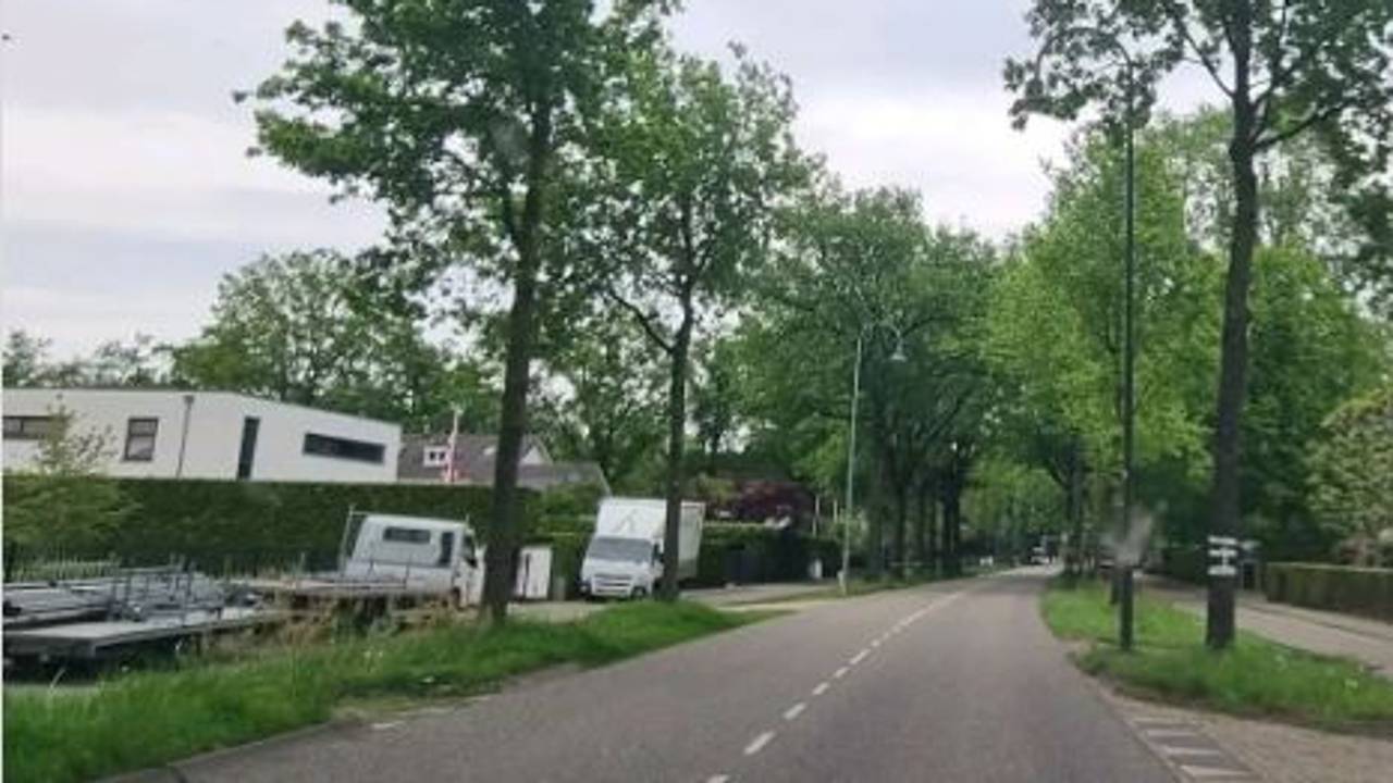 De aanrijding vond zondagavond plaats op de Aarle-Rixtelseweg in Helmond (foto: Instagram politie Helmond).