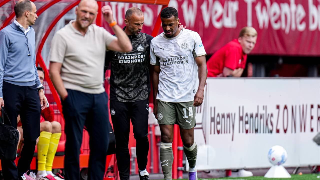 Alassane Pléa moest het veld geblesseerd verlaten (foto: Joris Verwijst/Orange Pictures).
