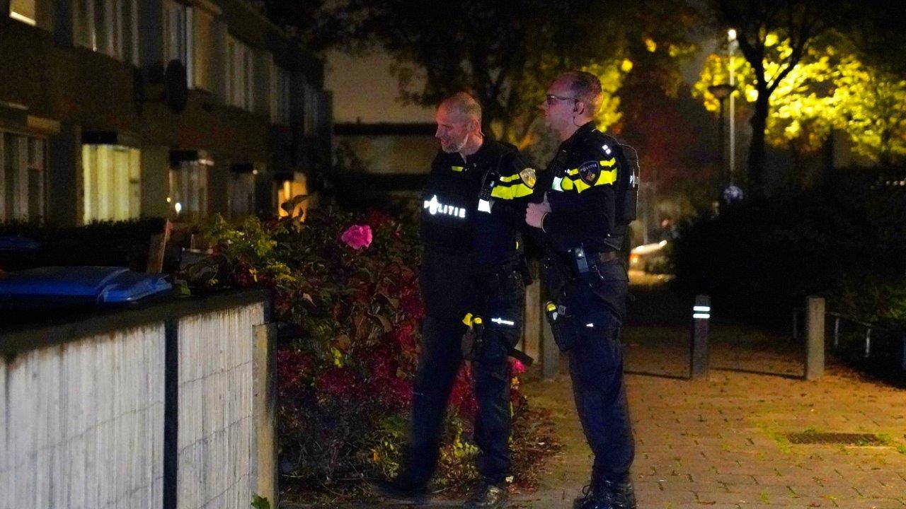 De politie kreeg te horen dat er zou zijn  geschoten tijdens de ruzie in Den Bosch (foto: Bart Meesters).