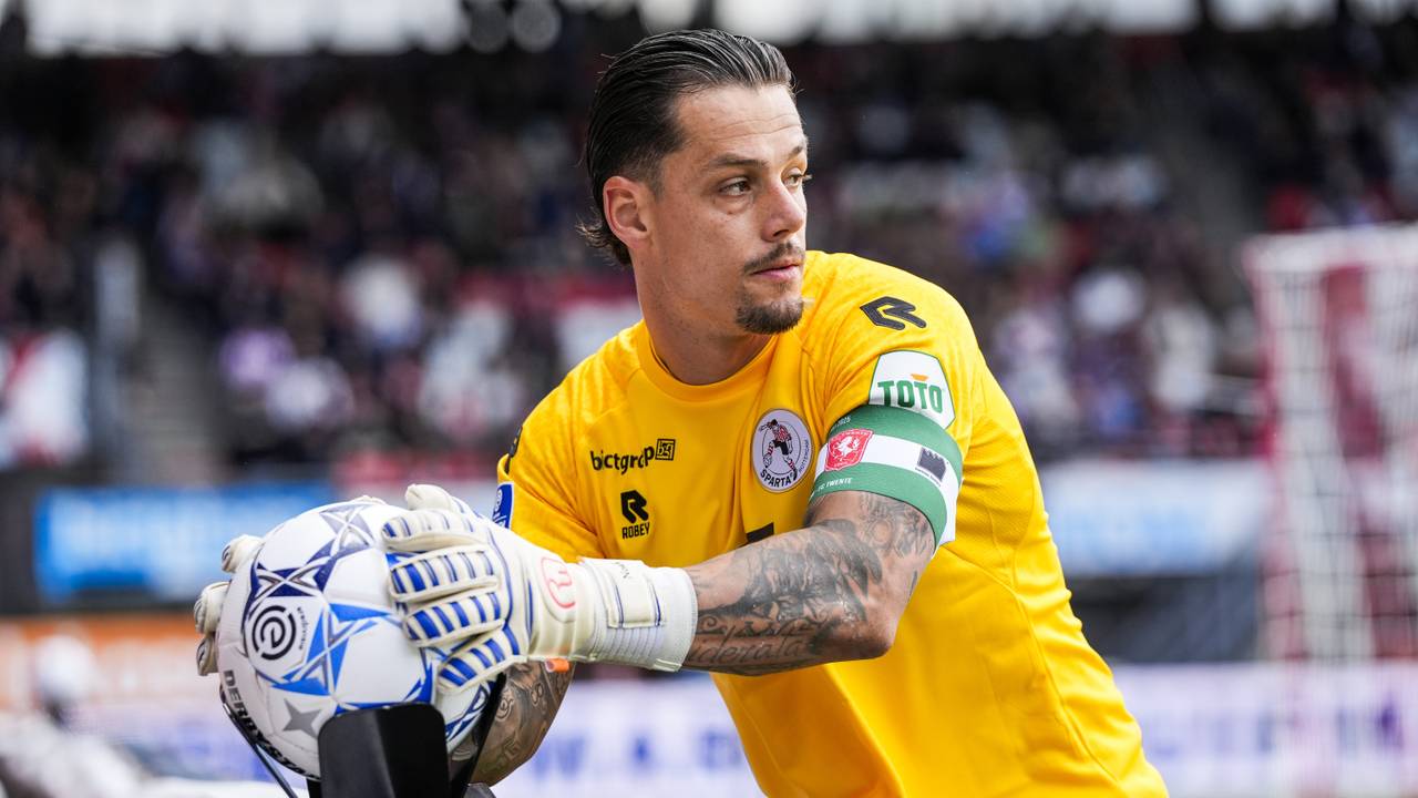 Keeper Nick Olij hier in de wedstrijd tussen Sparta Rotterdam en FC Twente (foto: ANP/Tobias Kleuver).