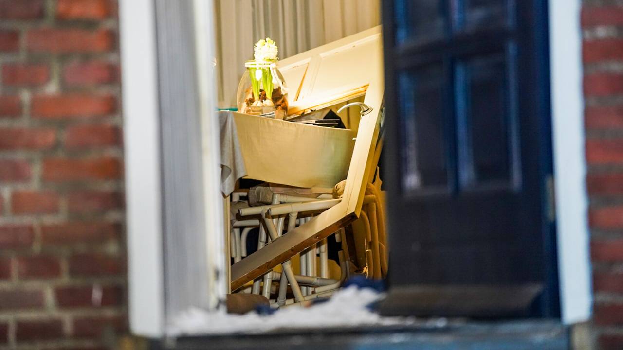 De ravage in het huis in Geldrop (foto: Dave Hendriks / SQ Vision).