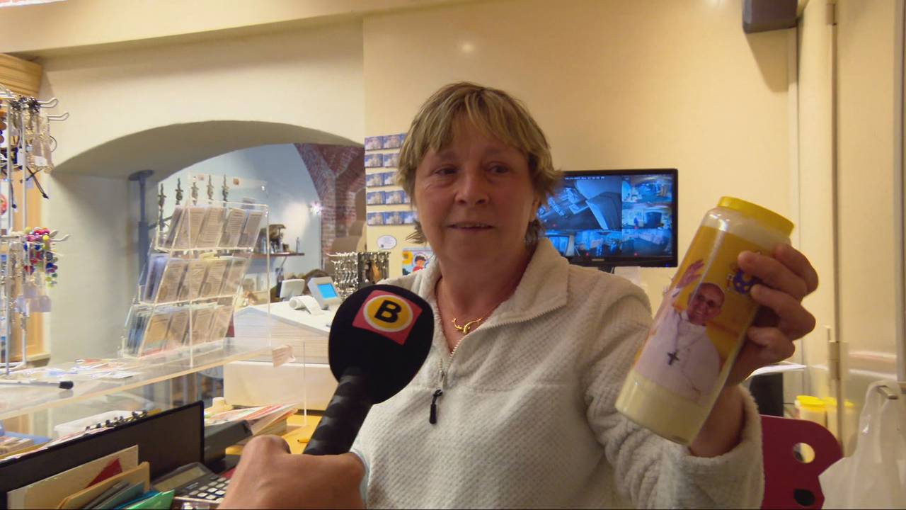 Verkoopster Emmy van Rijsbergen (foto: Charella Zwerts)