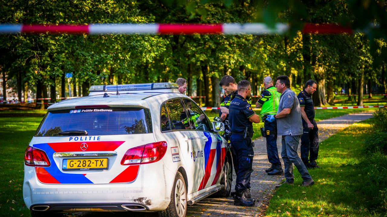 Politieonderzoek aan de John F. Kennedylaan in Eindhoven (foto: SQ Vision).