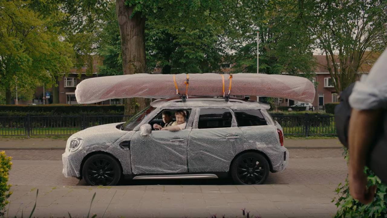 Een foto uit een van de winnende reclames (foto: ZLM Verzekeringen).