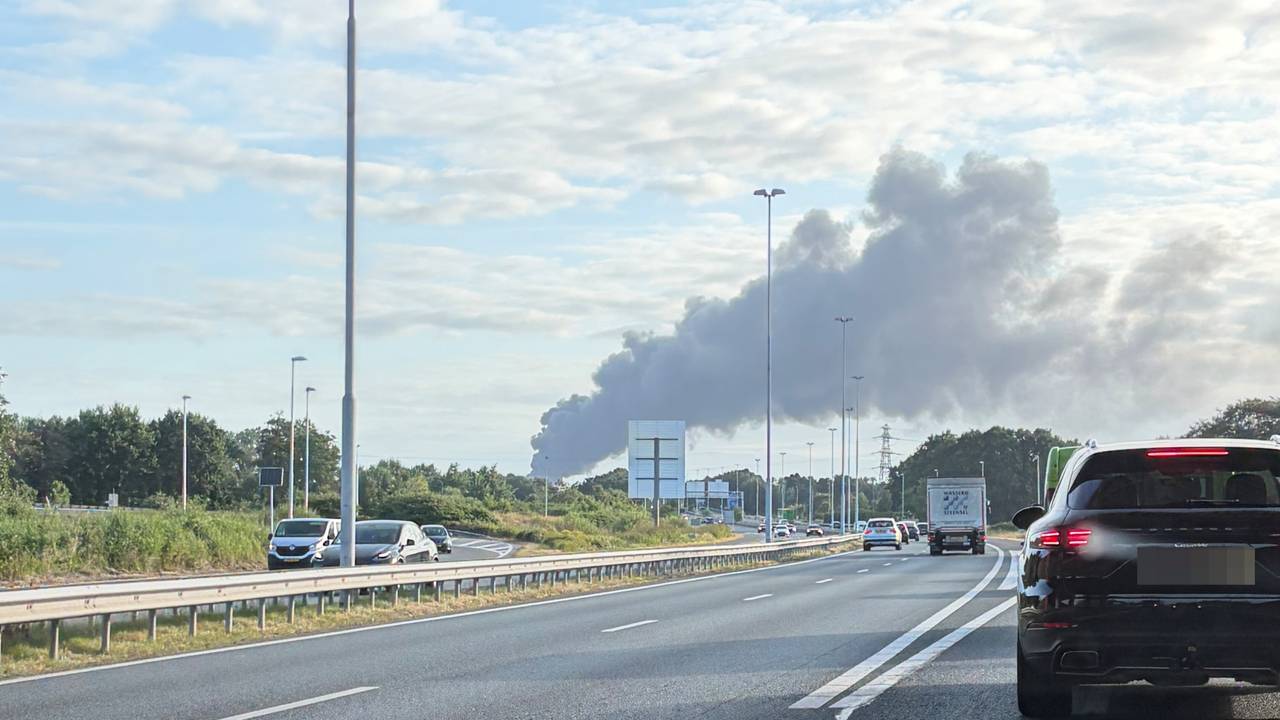 Grote brand uitgebroken in Udenhout.