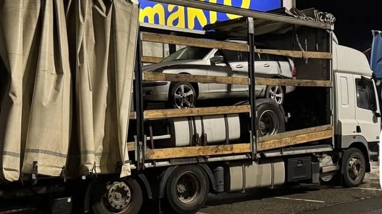 De chauffeurs hadden onder andere geen vervoersvergunning (foto: Verkeerspolitie Oost-Brabant).