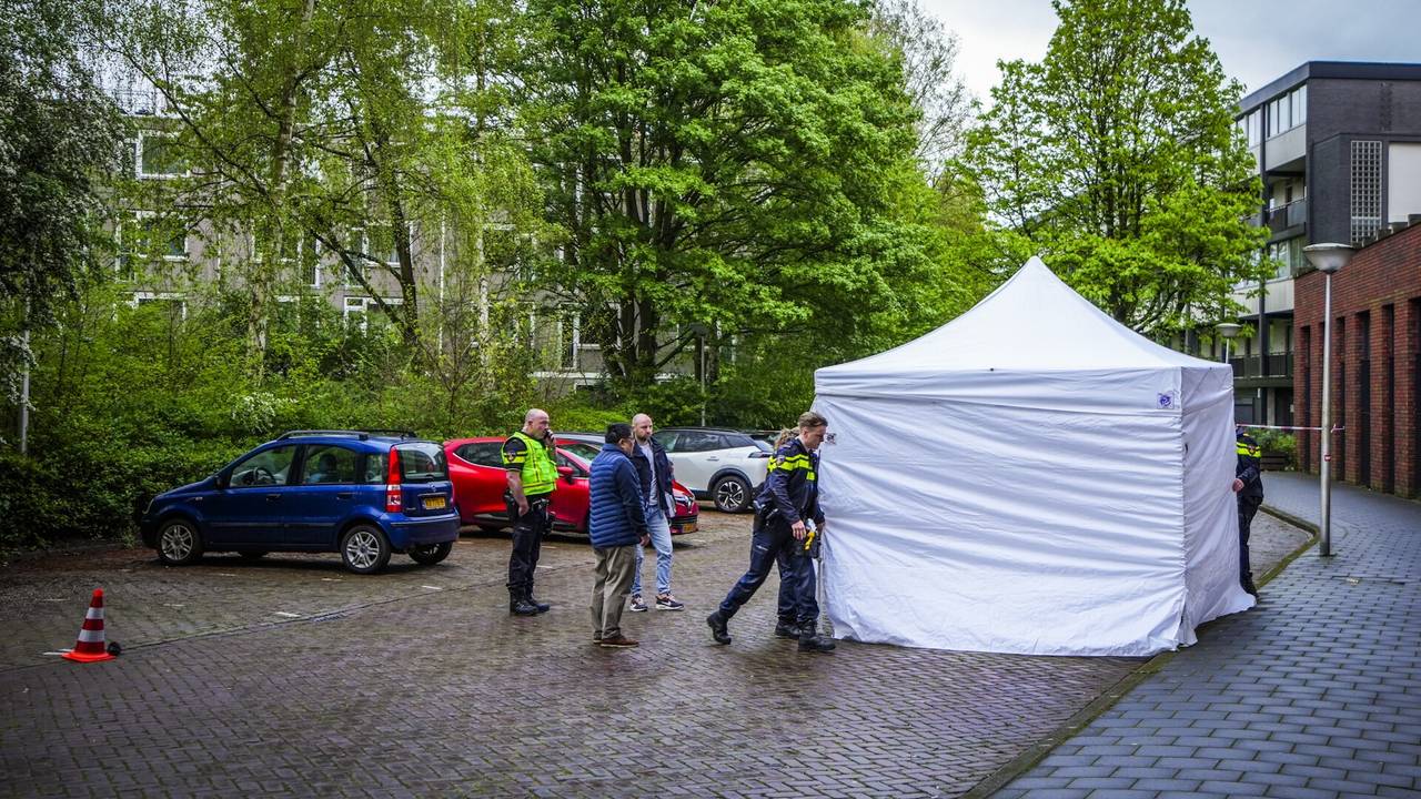 Dode man gevonden op straat (foto: SQ Vision).