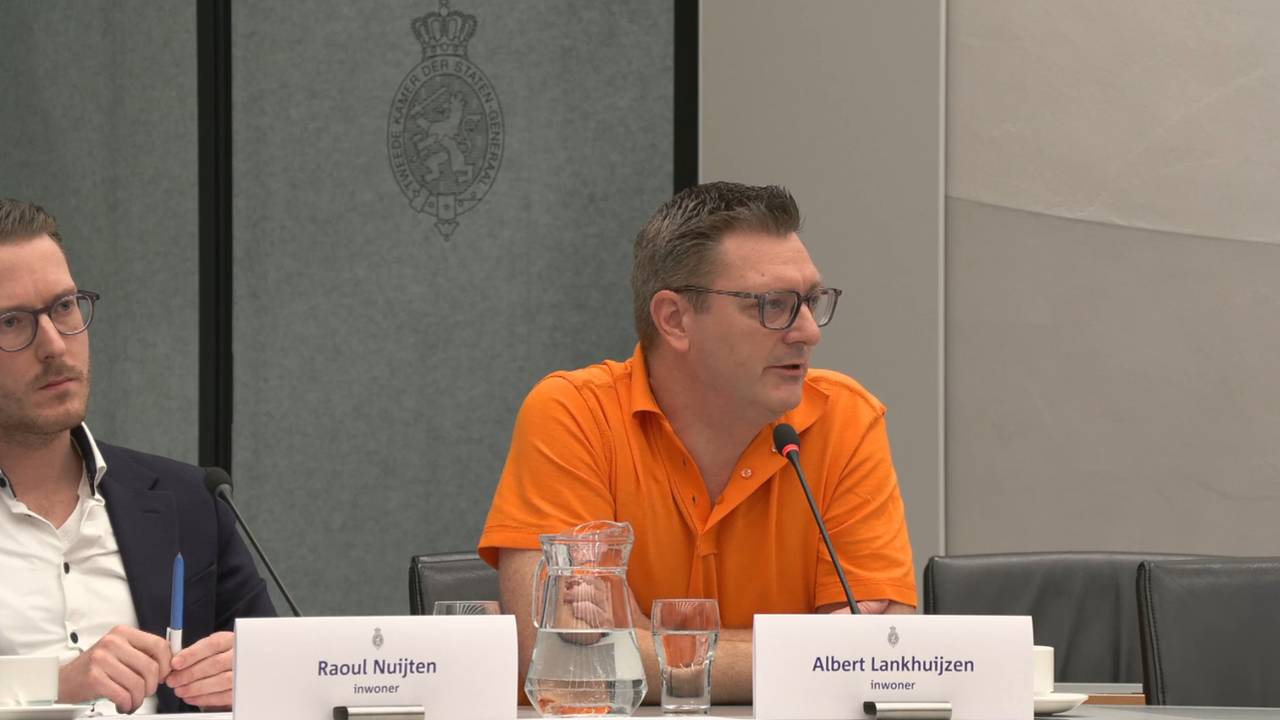 Inwoner Albert Lankhuijzen aan het woord over Moerdijk (foto: Debat Direct/Tweede Kamer). 