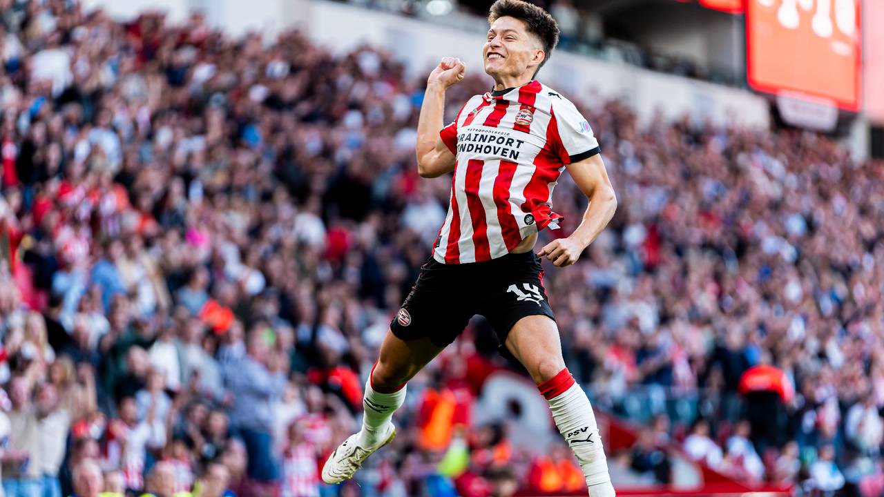 Esmir Bajraktarevic scoorde twee doelpunten voor PSV tegen FC Groningen (foto: Kevin Senders/Orange Pictures)