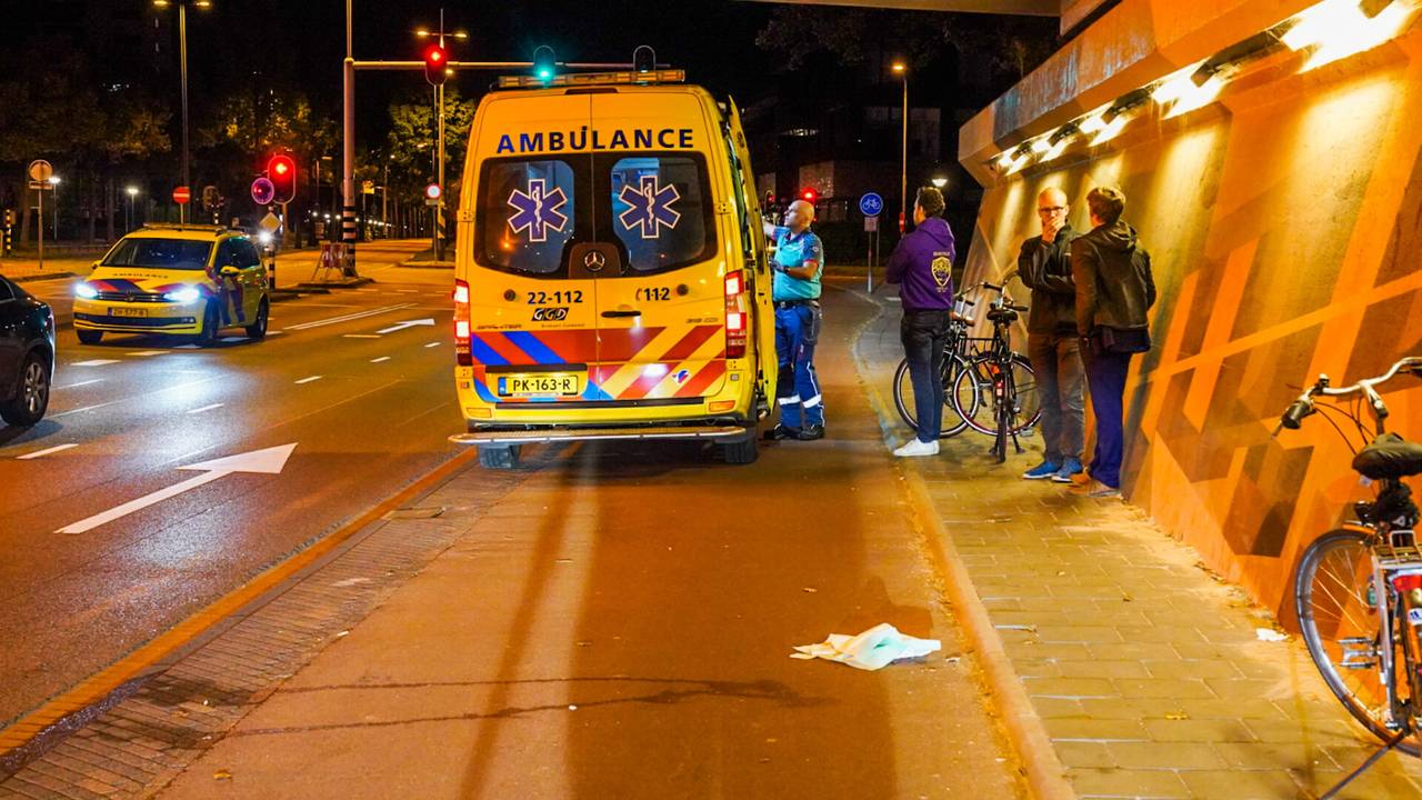 Vrouw ernstig gewond na fietsongeluk in Eindhoven.