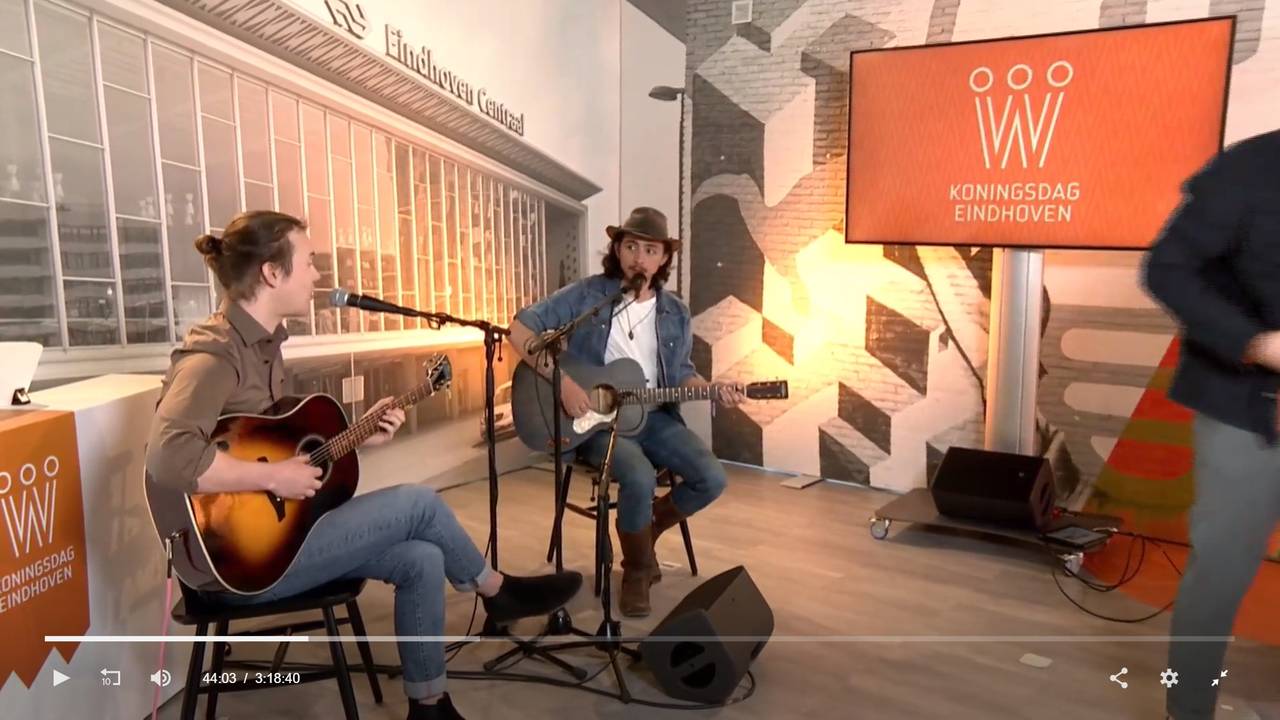 Een beeld uit de online uitzending op Koningsdag.