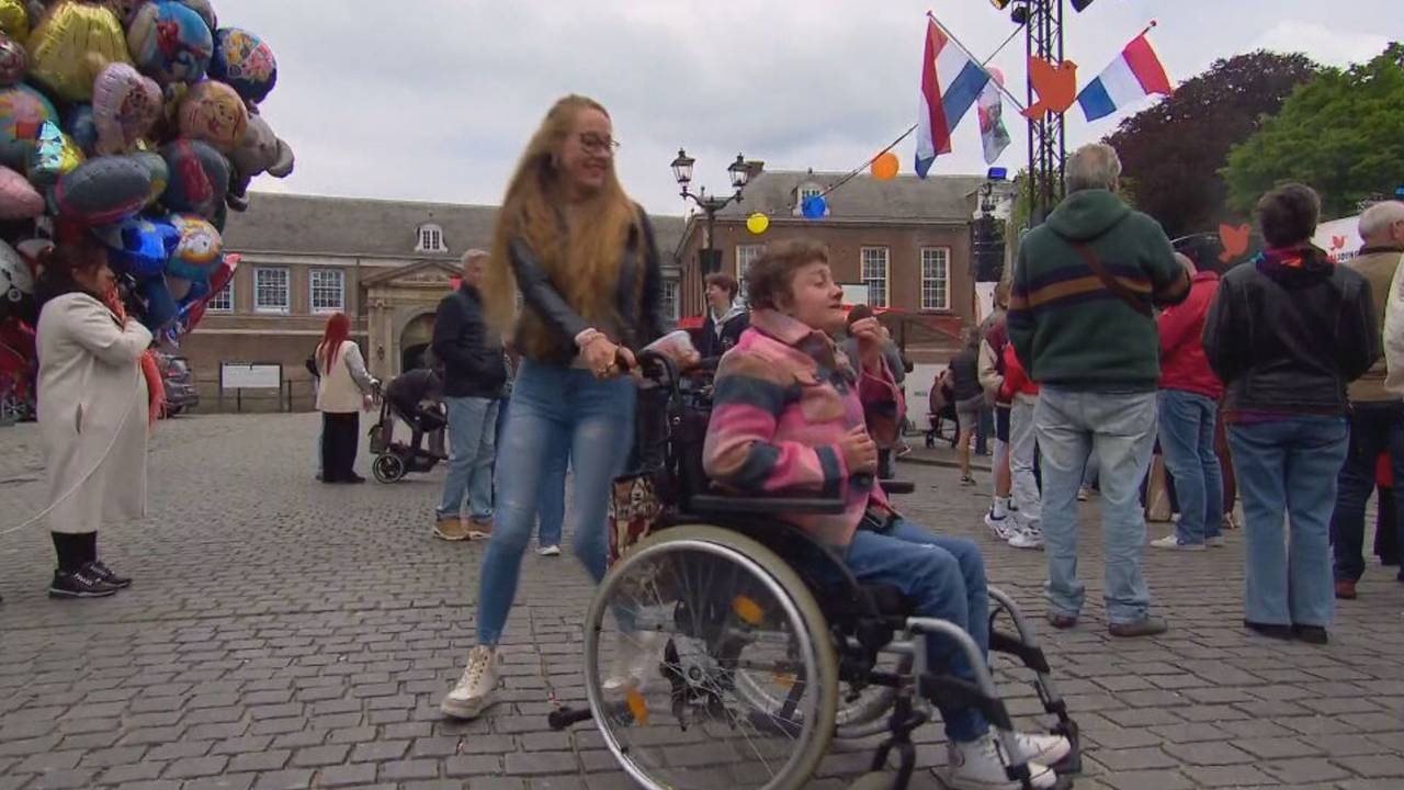 Dansende mensen in Breda (Beeld: Jan Peels).
