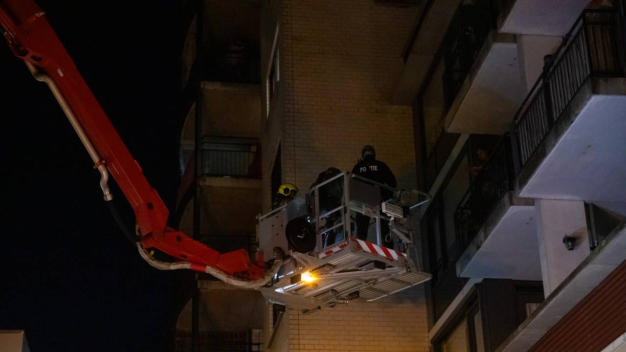 Vanwege de verwarde man in Roosendaal werden diverse hulpverleners ingezet (foto: Christian Traets/SQ Vision).