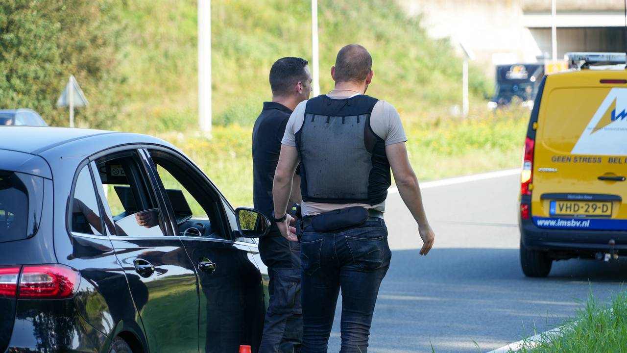 Two Men Arrested on A50 at Paalgraven Junction after Gun Threat in Oss