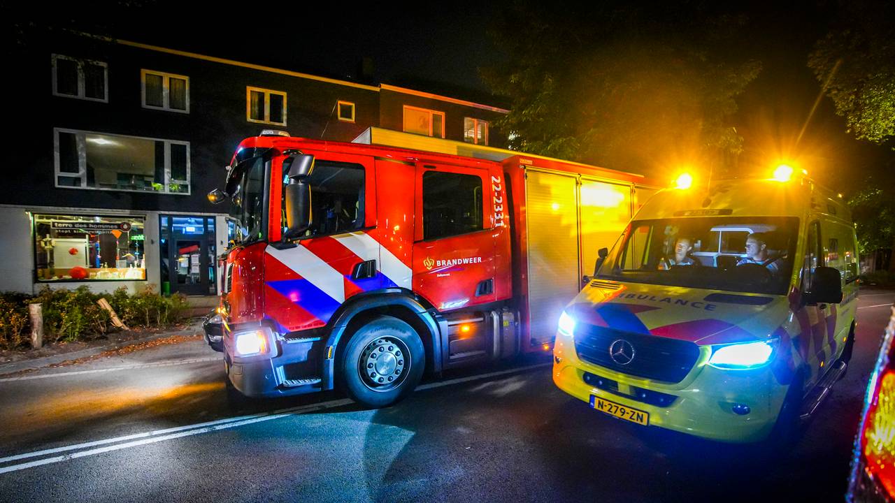 De brand bij het restaurant aan de Leenderweg in Eindhoven brak rond twee uur zaterdagnacht uit (foto: SQ Vision).