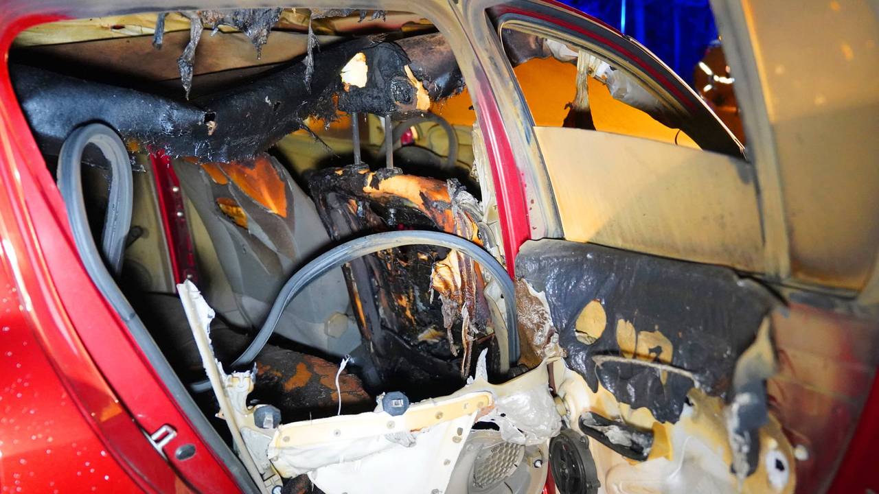 autobrand in Heeswijk-Dinther • N279 dicht na ongeluk.